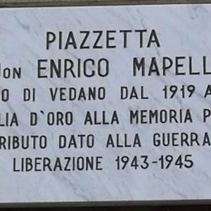 8302 - Mapelli Enrico - La lapide a Vedano al Lambro