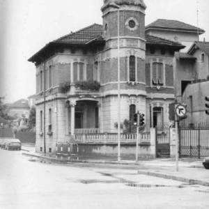 2223 - Casa Cotechini. Facciata su Via Zara