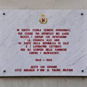 8015 - Galli Mario. Lapide nella scuola