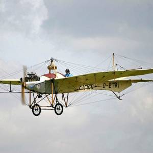 0602 – Sesto San Giovanni - 1916, 14 febbraio. Un aeroplano Aviatik Taube 